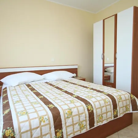 Guest house Double Medveja 7775d 3*
